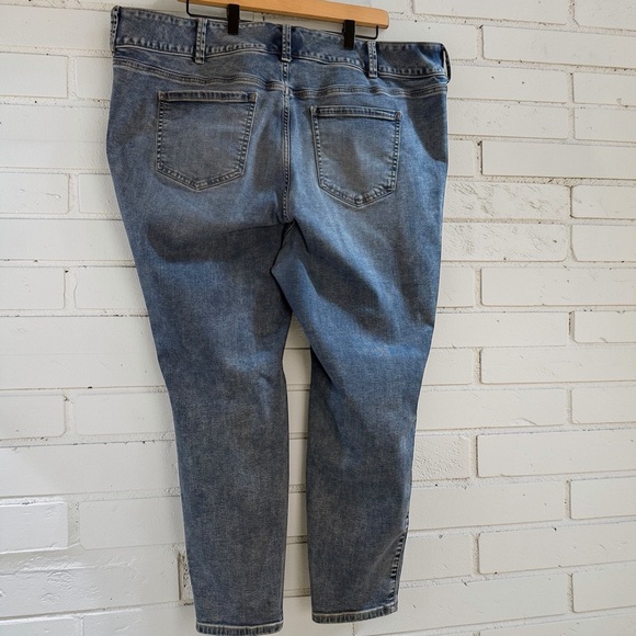 Torrid Feel The Fit Distressed Skinny Jeans Light Wash 24R Plus - Picture 2 of 10